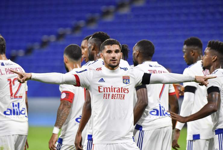 巴塞尔主场强势，维拉欧冠黑马，两队争夺小组前二。